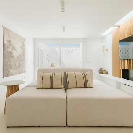 -atlantic- By Myhomeintenerife-com, Luxury Private Heated Pool Villa *